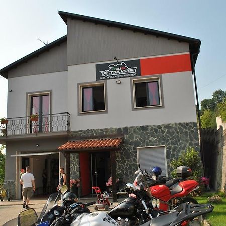 Italian Piston House Sport Moto Rent Acomodação com café da manhã Millesimo Exterior foto