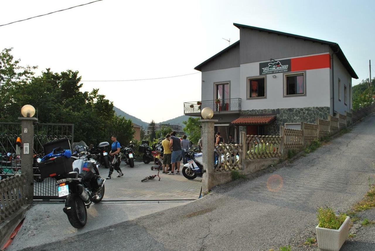 Italian Piston House Sport Moto Rent Acomodação com café da manhã Millesimo Exterior foto