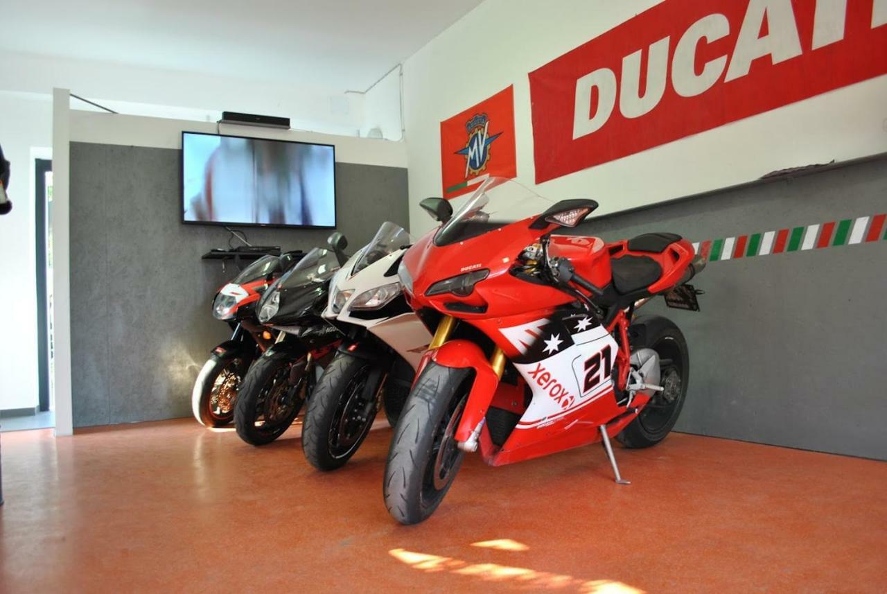 Italian Piston House Sport Moto Rent Acomodação com café da manhã Millesimo Exterior foto