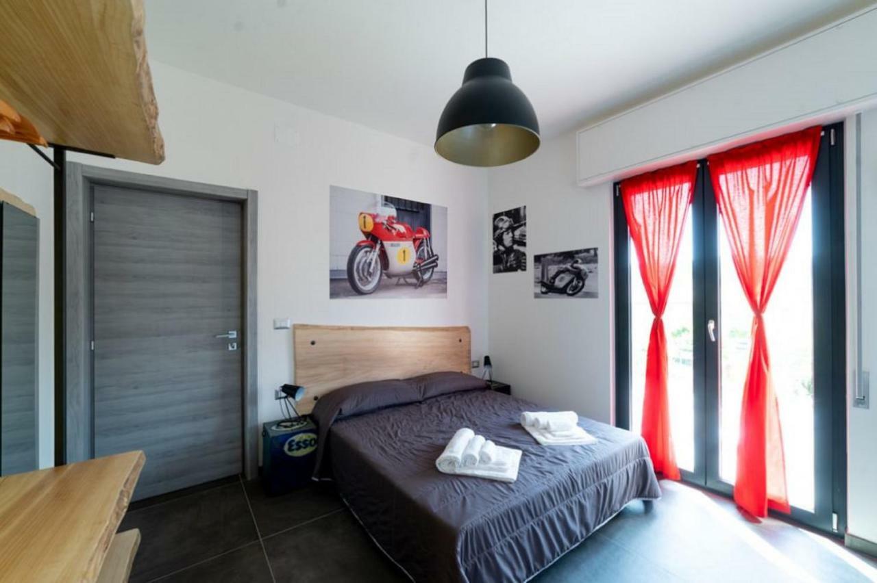 Italian Piston House Sport Moto Rent Acomodação com café da manhã Millesimo Exterior foto