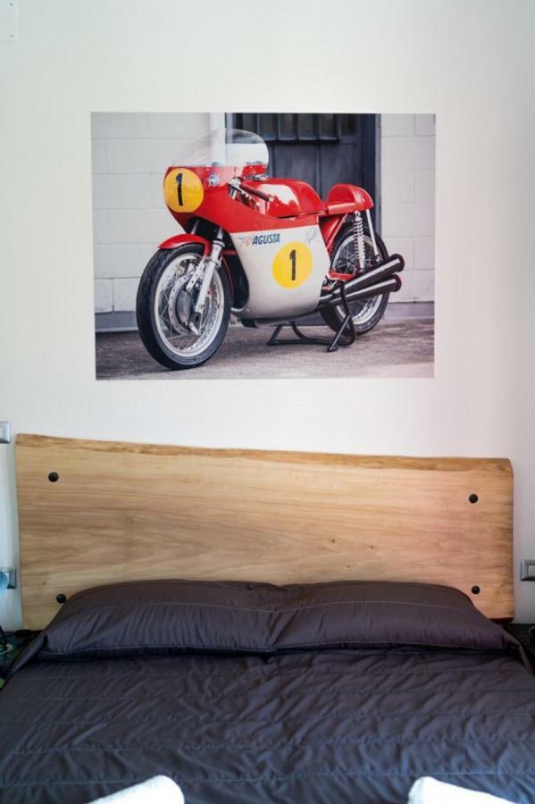 Italian Piston House Sport Moto Rent Acomodação com café da manhã Millesimo Exterior foto