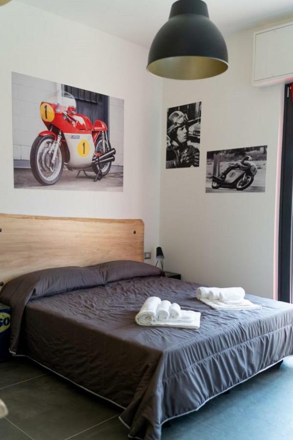 Italian Piston House Sport Moto Rent Acomodação com café da manhã Millesimo Exterior foto