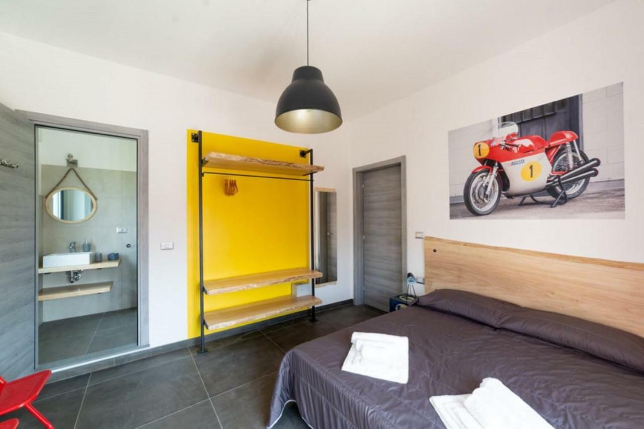 Italian Piston House Sport Moto Rent Acomodação com café da manhã Millesimo Exterior foto