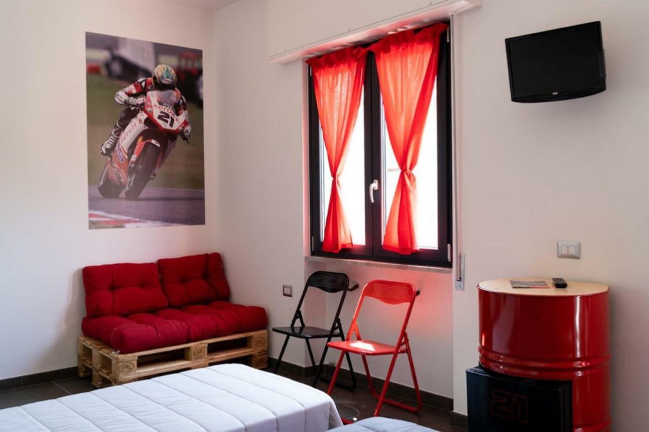 Italian Piston House Sport Moto Rent Acomodação com café da manhã Millesimo Exterior foto