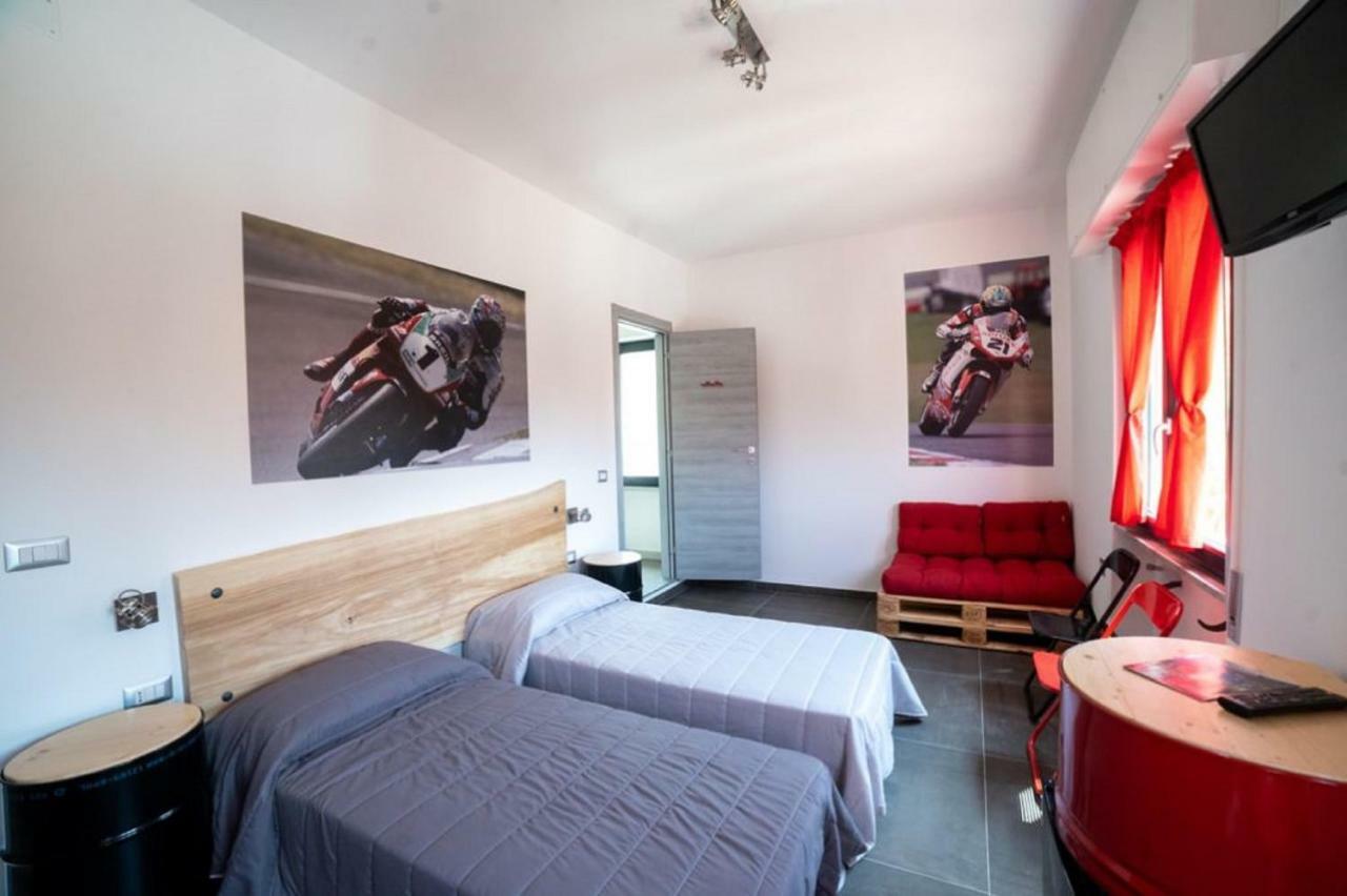Italian Piston House Sport Moto Rent Acomodação com café da manhã Millesimo Exterior foto